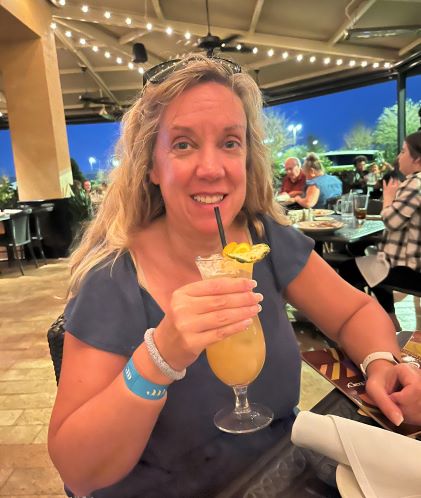 Hilton Grand Vacations Owner Laurie enjoying a drink at the 2023 Hilton Grand Vacations Tournament of Champions